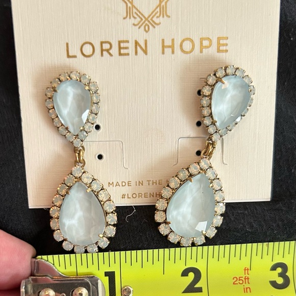 GORGEOUS, Like New Loren Hope Abba Crystal Light Blue Drop Earrings - Picture 8 of 14